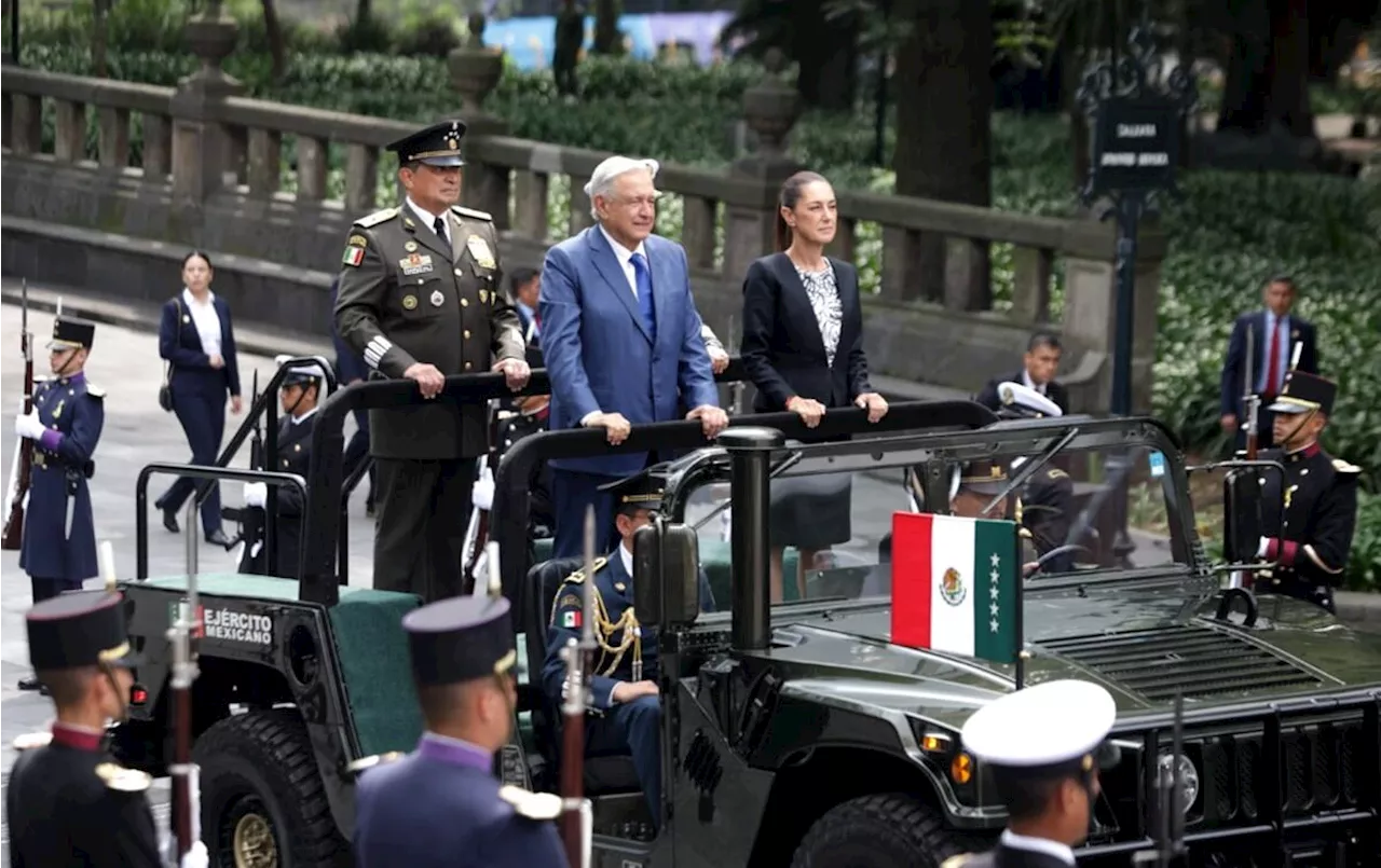 FOTOS La última e inédita ceremonia de AMLO a los niños héroes con Sheinbaum en un jeep militar