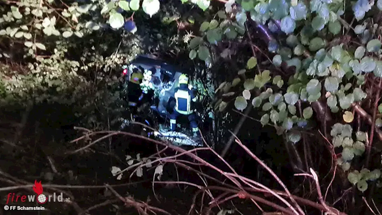 Oö: Pkw stürzt in Scharnstein im steilen Gelände in die Vegetation