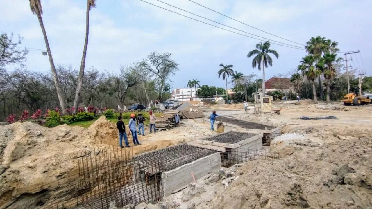 La construcción de una rotonda en Tampico genera tensión entre autoridades, ciudadanos y microbuses