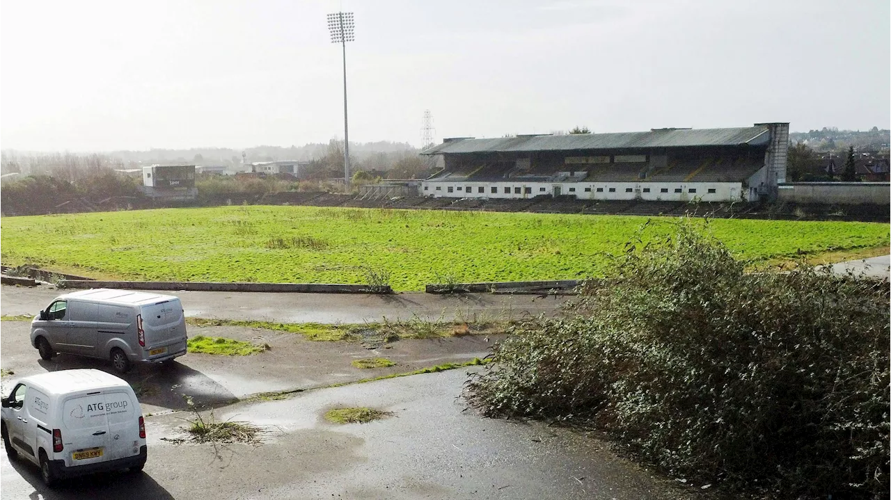 Regierung will nicht zahlen - Stadion-Bruchbude zu kaputt! EM-Gastgeber droht das Aus