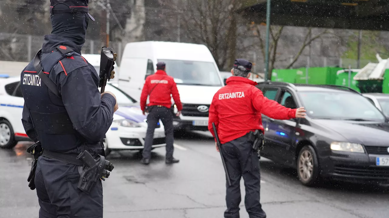 La Ertzaintza investiga un doble atropello en una rotonda, en Vizcaya