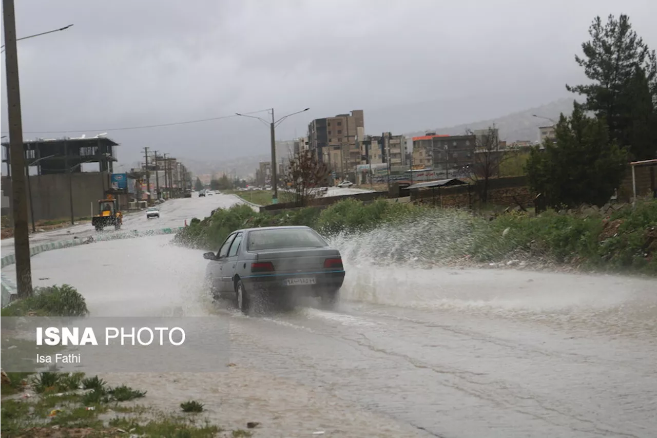 بارش شدید باران و آب‌گرفتگی معابر در شهرستان کلاله استان گلستان