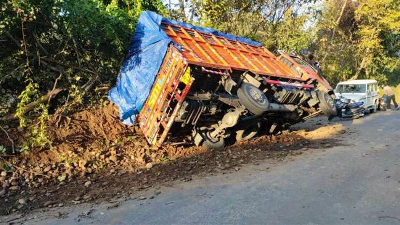 Gurugram Accident: टॉयलेट के लिए रोका कैंटर, पीछे से ट्रक ने मारी टक्कर; दो की मौत