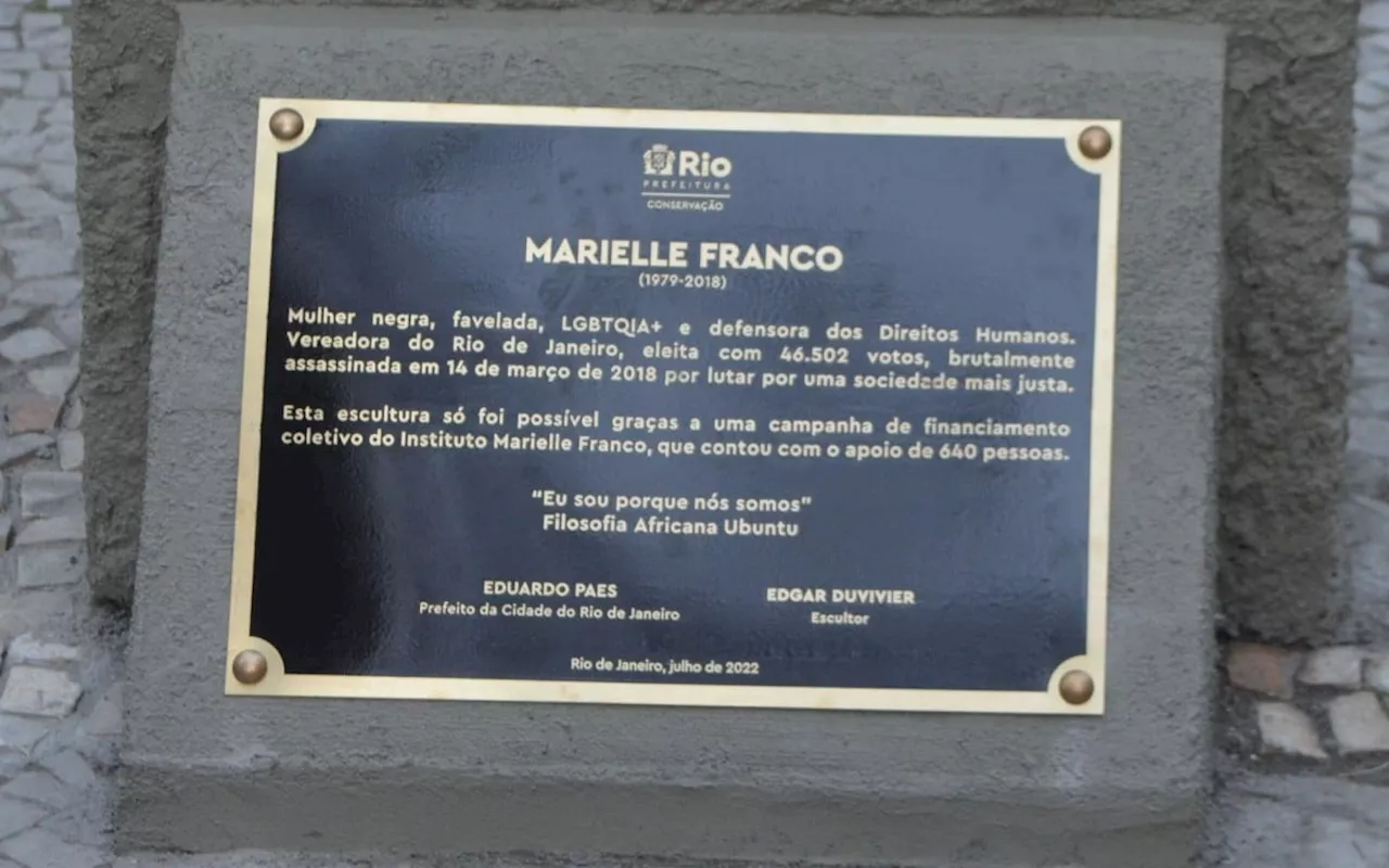 Placa de identificação da estátua de Marielle Franco é furtada no Centro do Rio