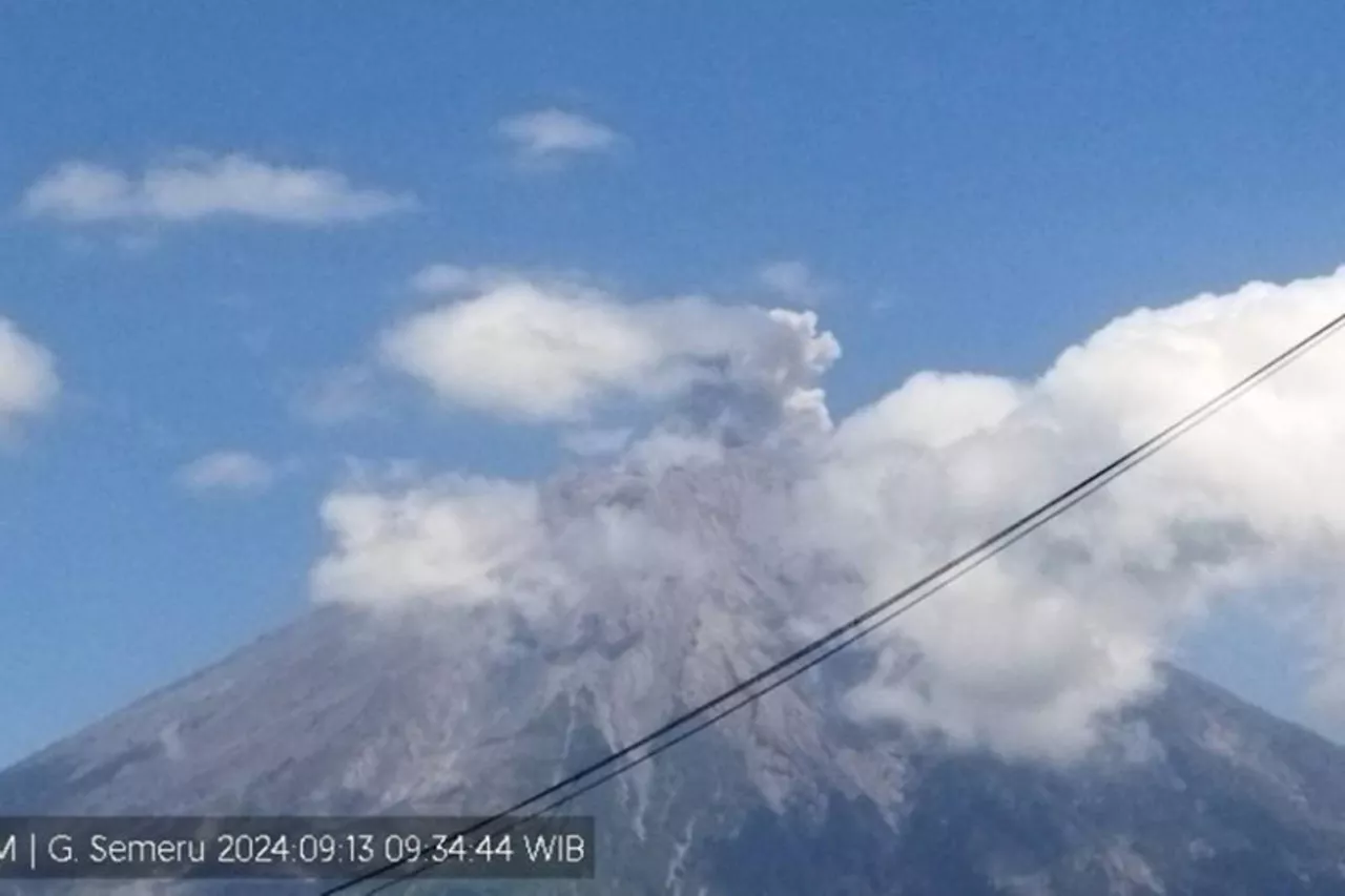 Masih Berstatus Waspada, Gunung Semeru Kembali Erupsi