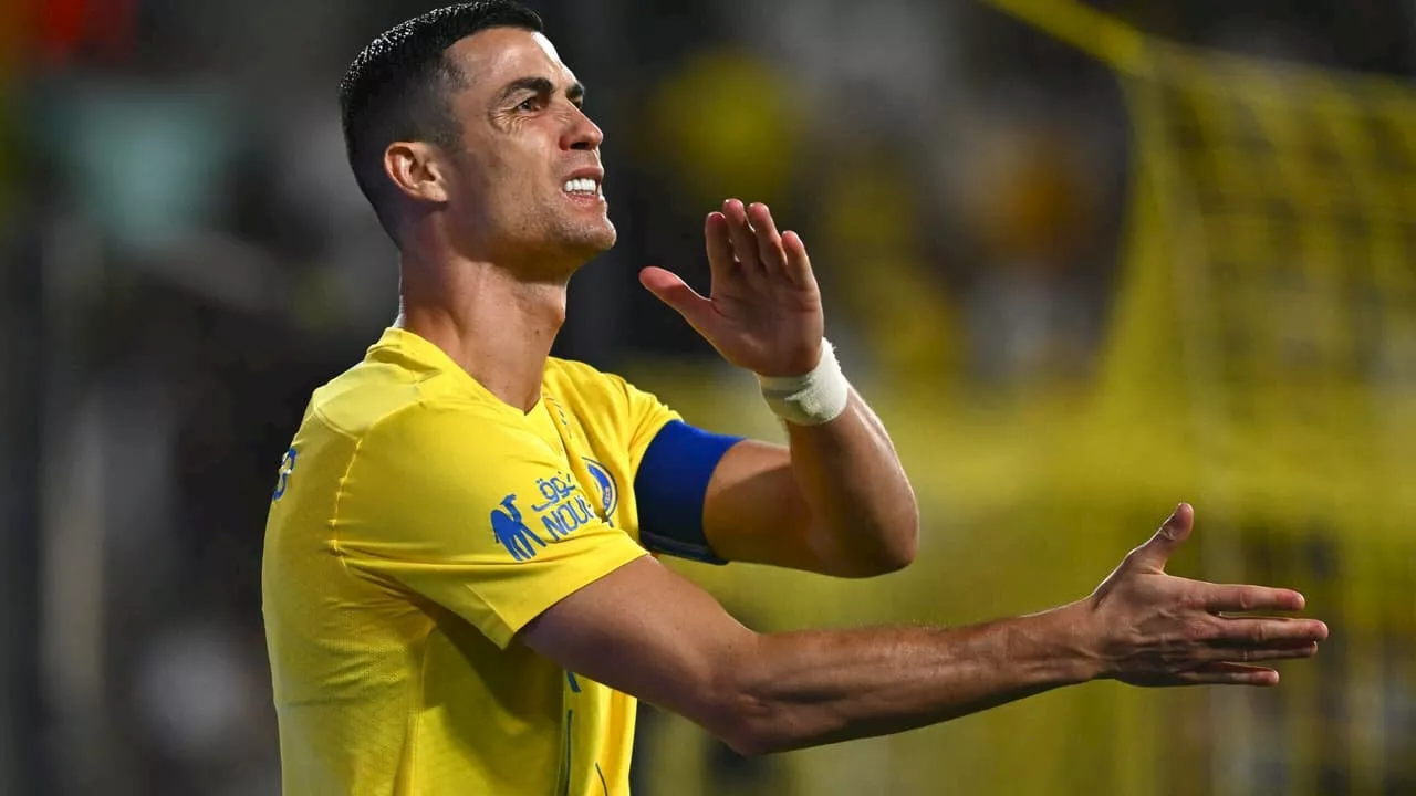 Cristiano Ronaldo faz jogo apagado e vê Al-Nassr empatar com Al-Ahli no último lance