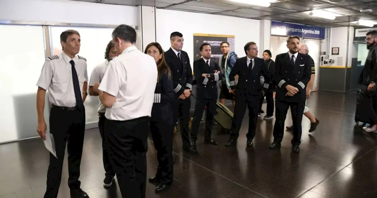 Aerolíneas Argentinas echó a tres pilotos y el secretario de Transporte no descartó más cesantías