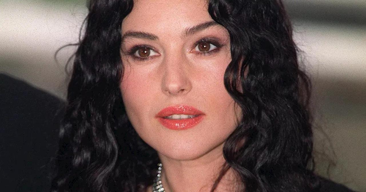 De ses débuts de mannequin à «Beetlejuice Beetlejuice» : les variations capillaires de femme fatale de Monica Bellucci