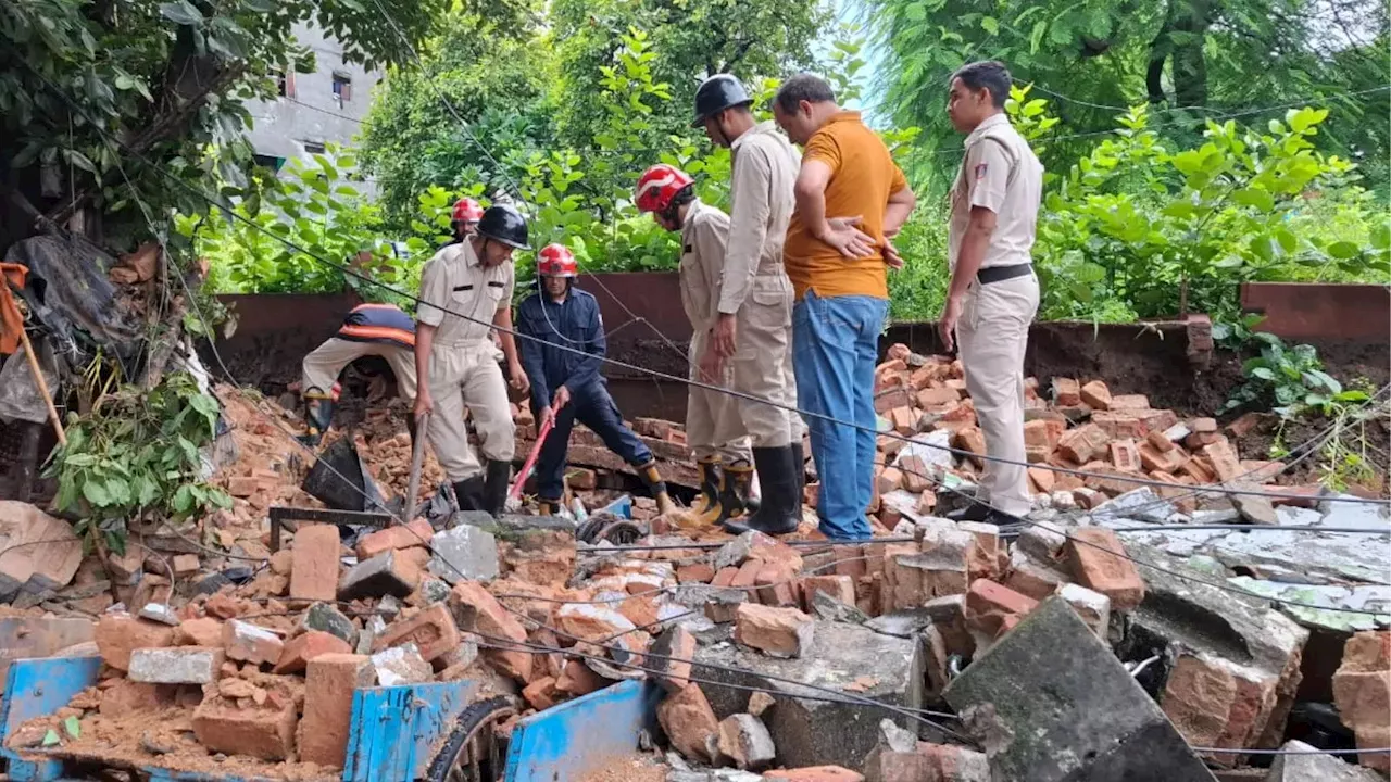 दिल्ली में भर भराकर गिरी दरगाह की दीवार, रिक्शा चालक ने तोड़ा दम, घायलों को पहुंचाया गया अस्पताल