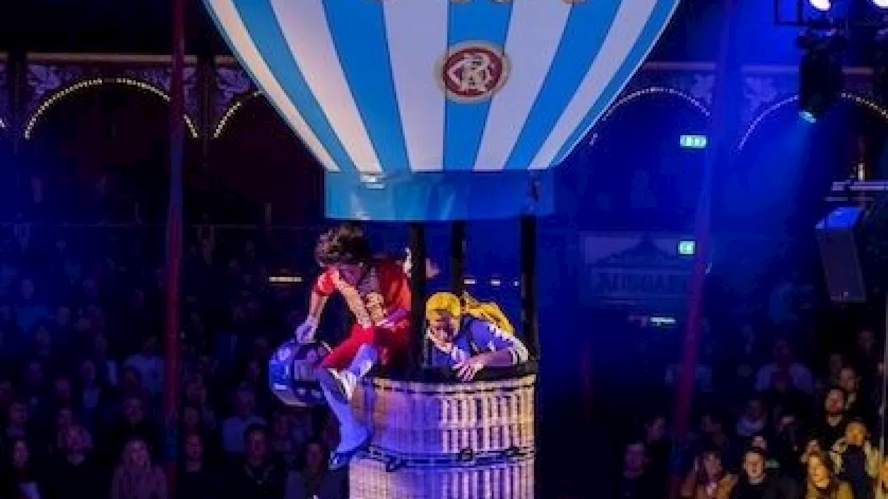 Circus Roncalli: Die Clowns im Ballon und die Sterne in der Manege