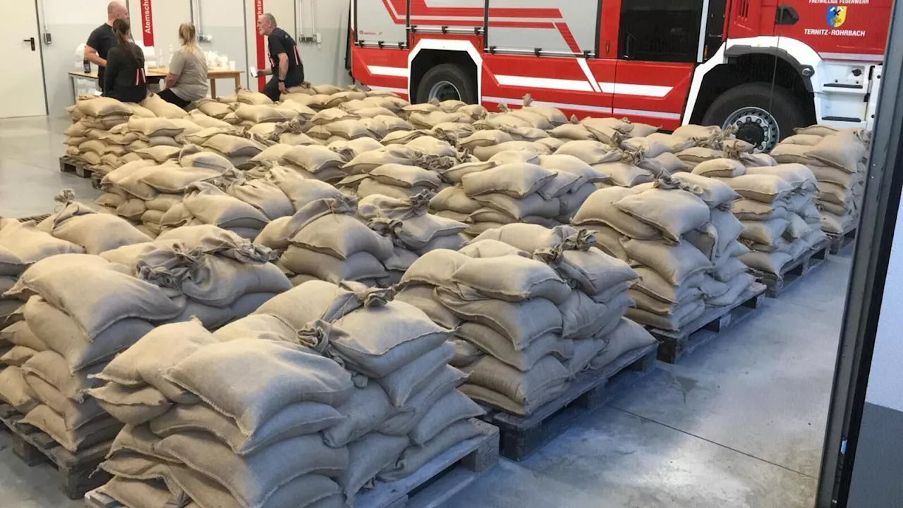 Unwetter: Viele Events abgesagt, Feuerwehren in Alarmbereitschaft