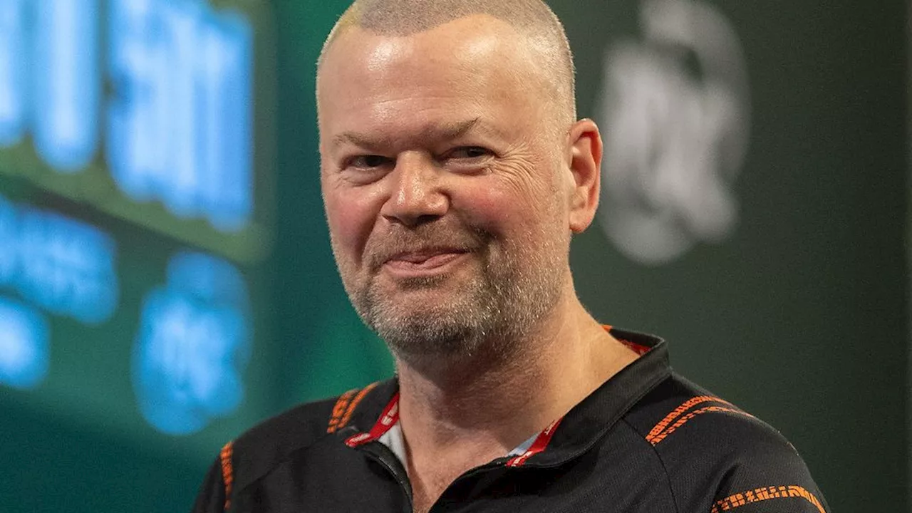 'Grote meneer' Van Barneveld steelt show in Amsterdam en treft nu Littler