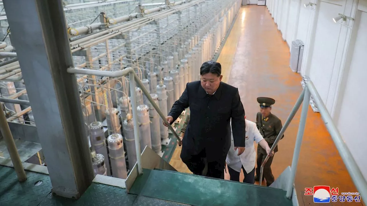 Noord-Korea geeft beelden vrij Kim in uraniumfaciliteit