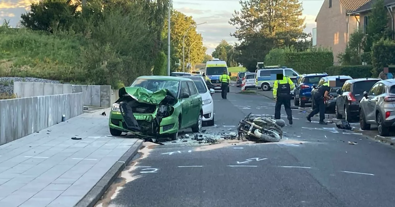 Mönchengladbach: Motorradfahrer stirbt nach Kollision mit mehreren Autos