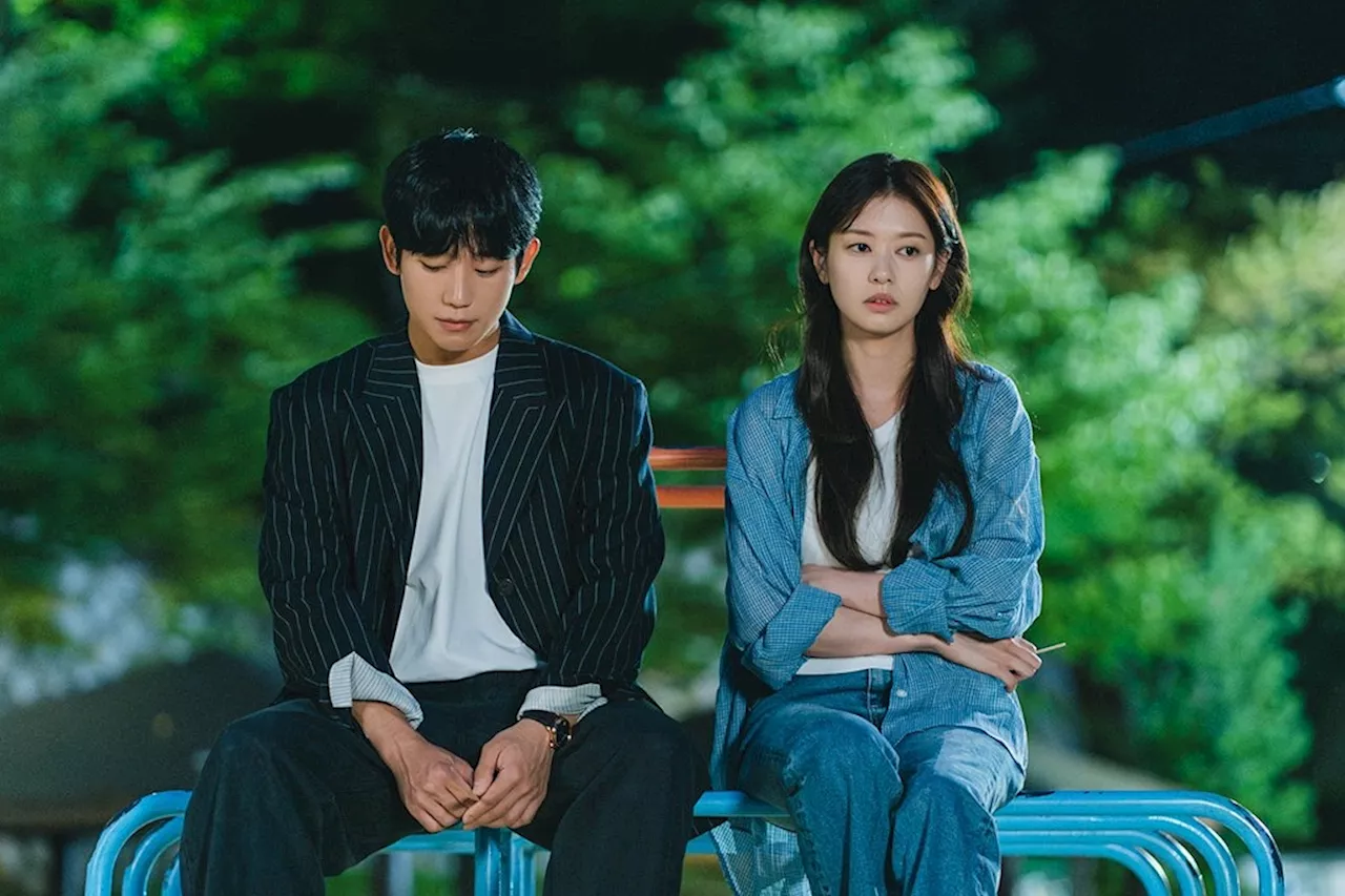 Jung Hae In And Jung So Min Avoid Each Other’s Gaze In “Love Next Door”