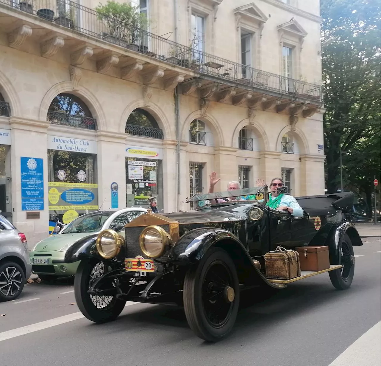 Bordeaux : le rallye des voitures « ancêtres » a fait une halte aux Quinconces