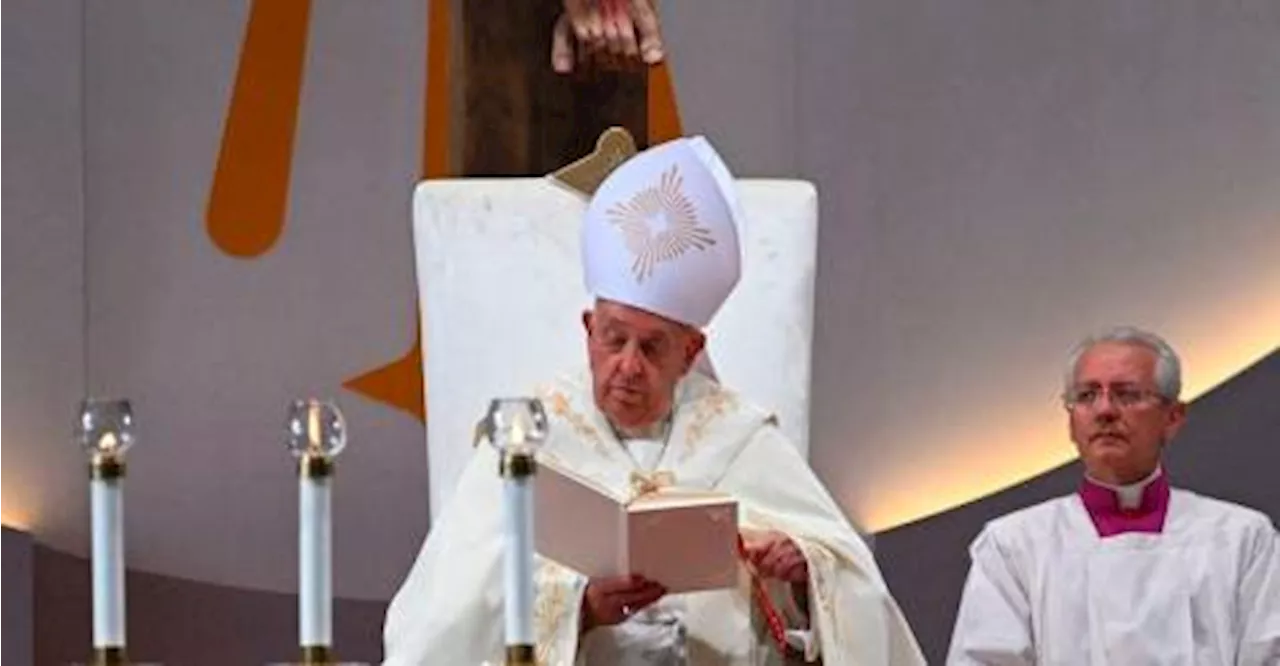 Pope urges youth to take risks, foster interreligious dialogue