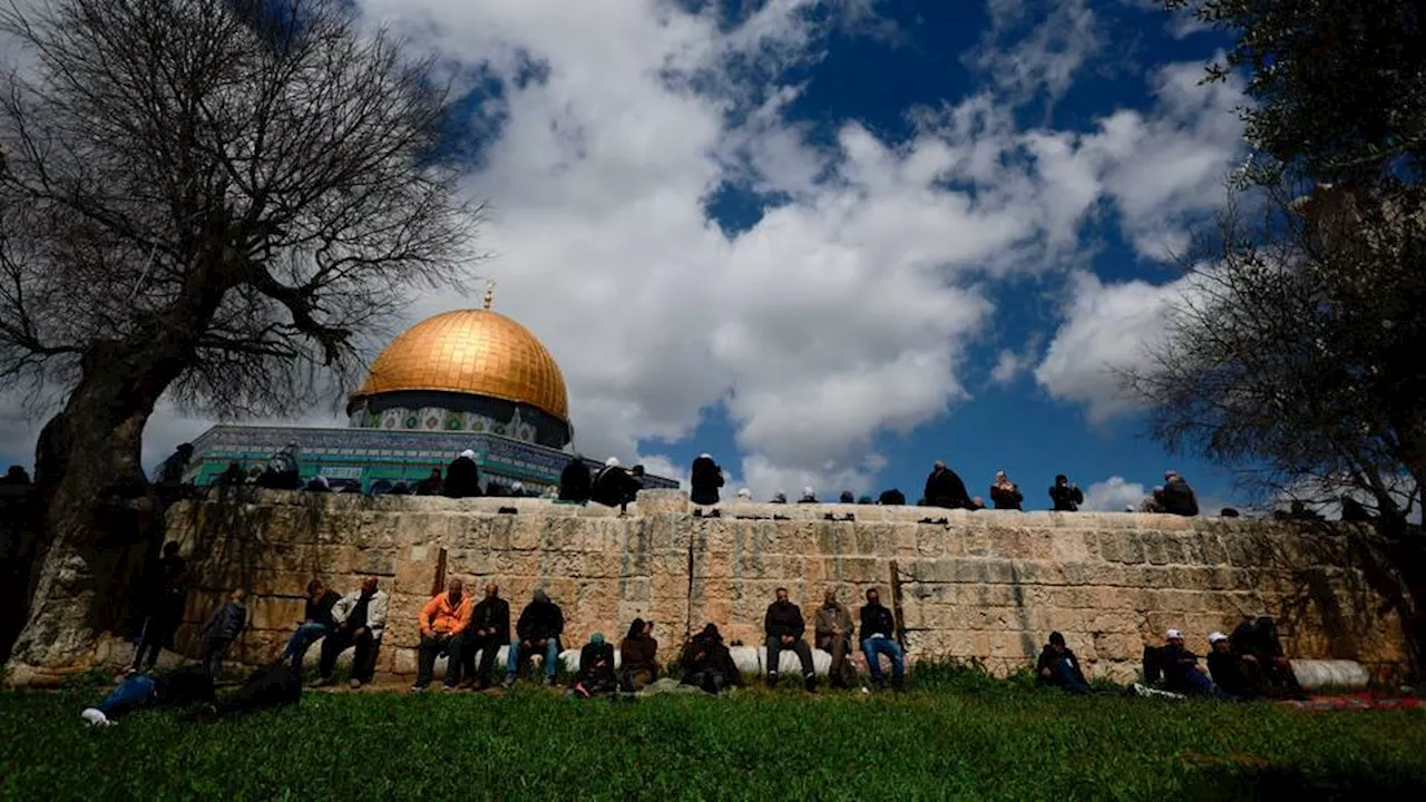 Live blog: Hamas warns against Israeli provocations at Al-Aqsa Mosque