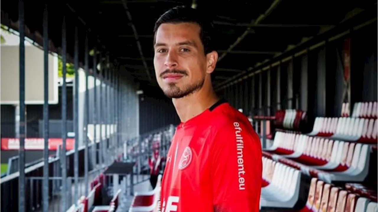 Thom Haye Resmi Bergabung dengan Almere City