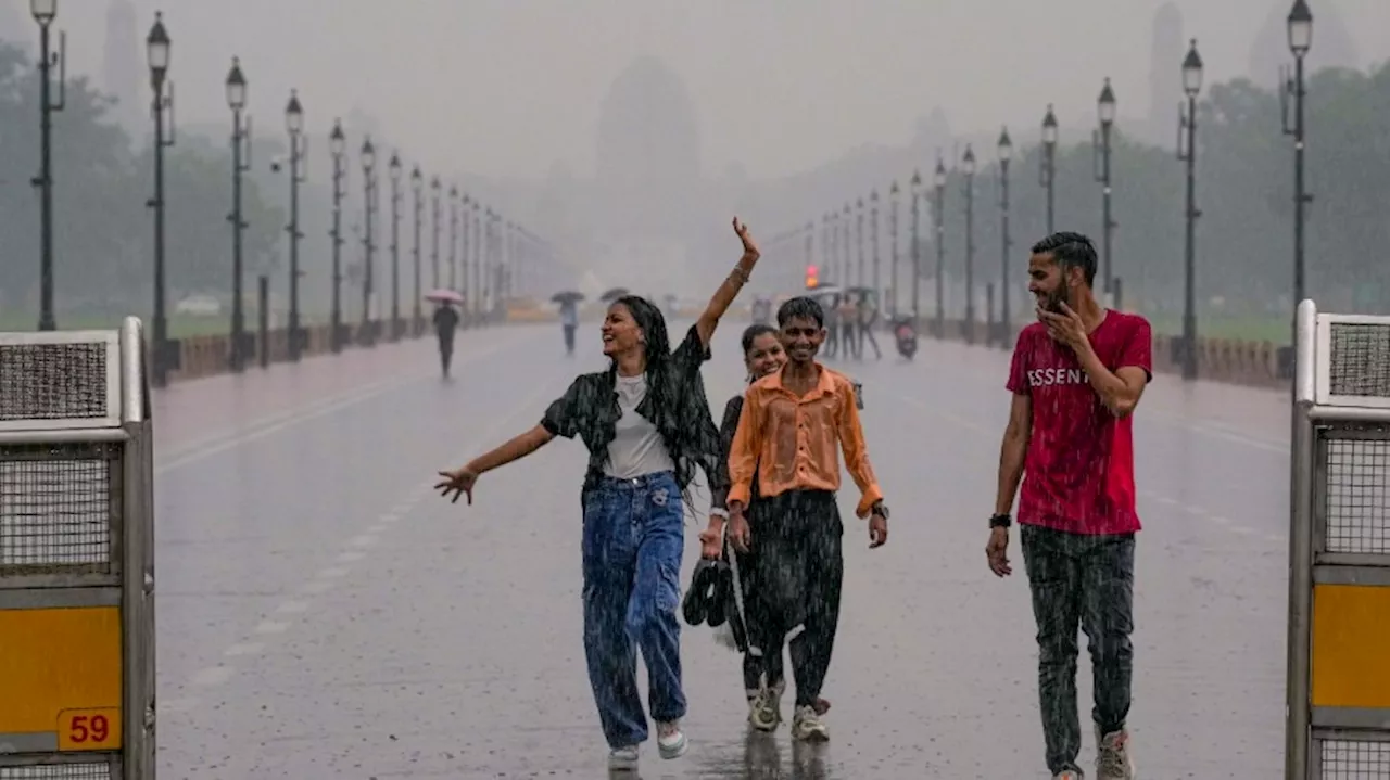 Delhi Rain Update: लगातार बारिश से सुहावना हुआ दिल्ली का मौसम, क्या आज भी होगी झमाझम बरसात? जानें देशभर के मौसम पर IMD अपडेट