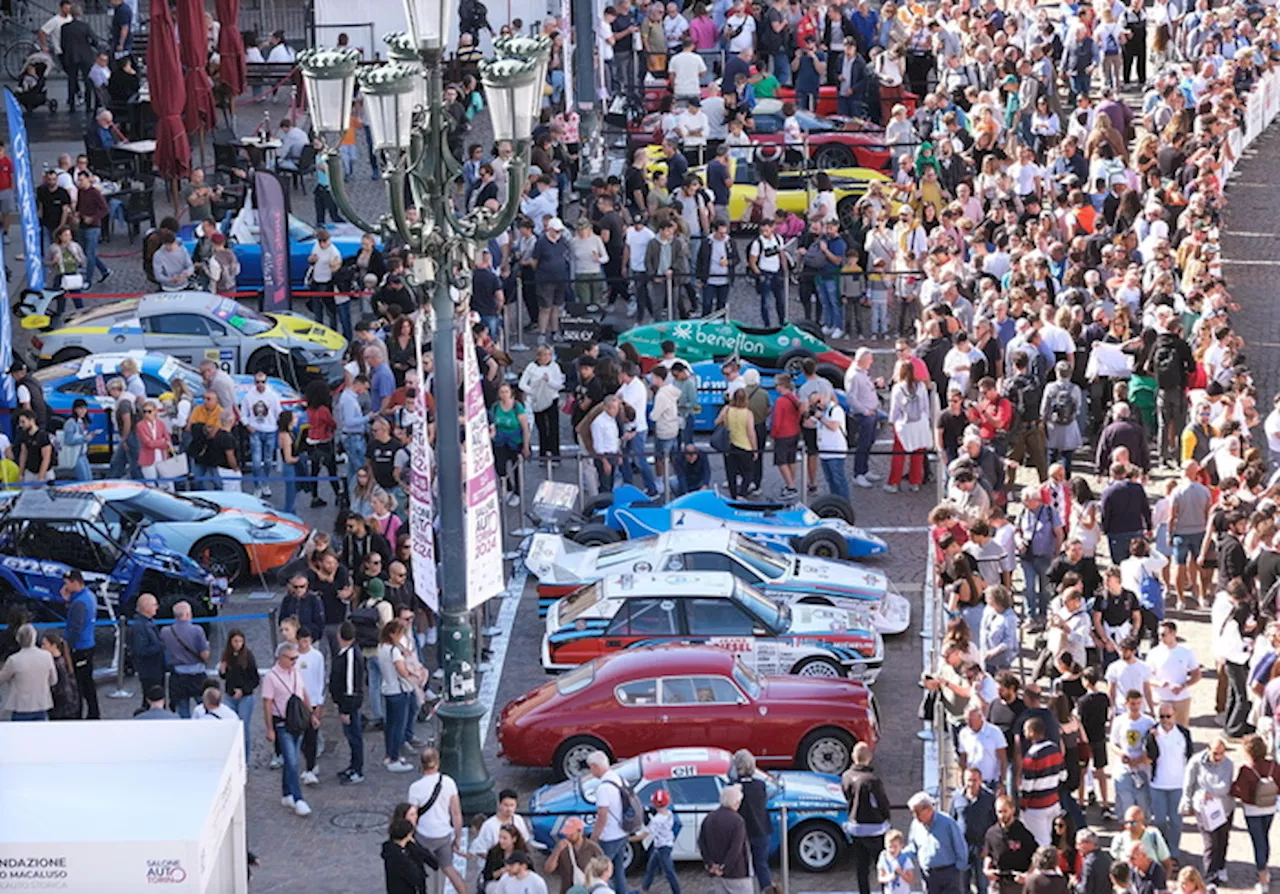 Mostra del Salone dell'Auto di Torino in Piazza San Carlo