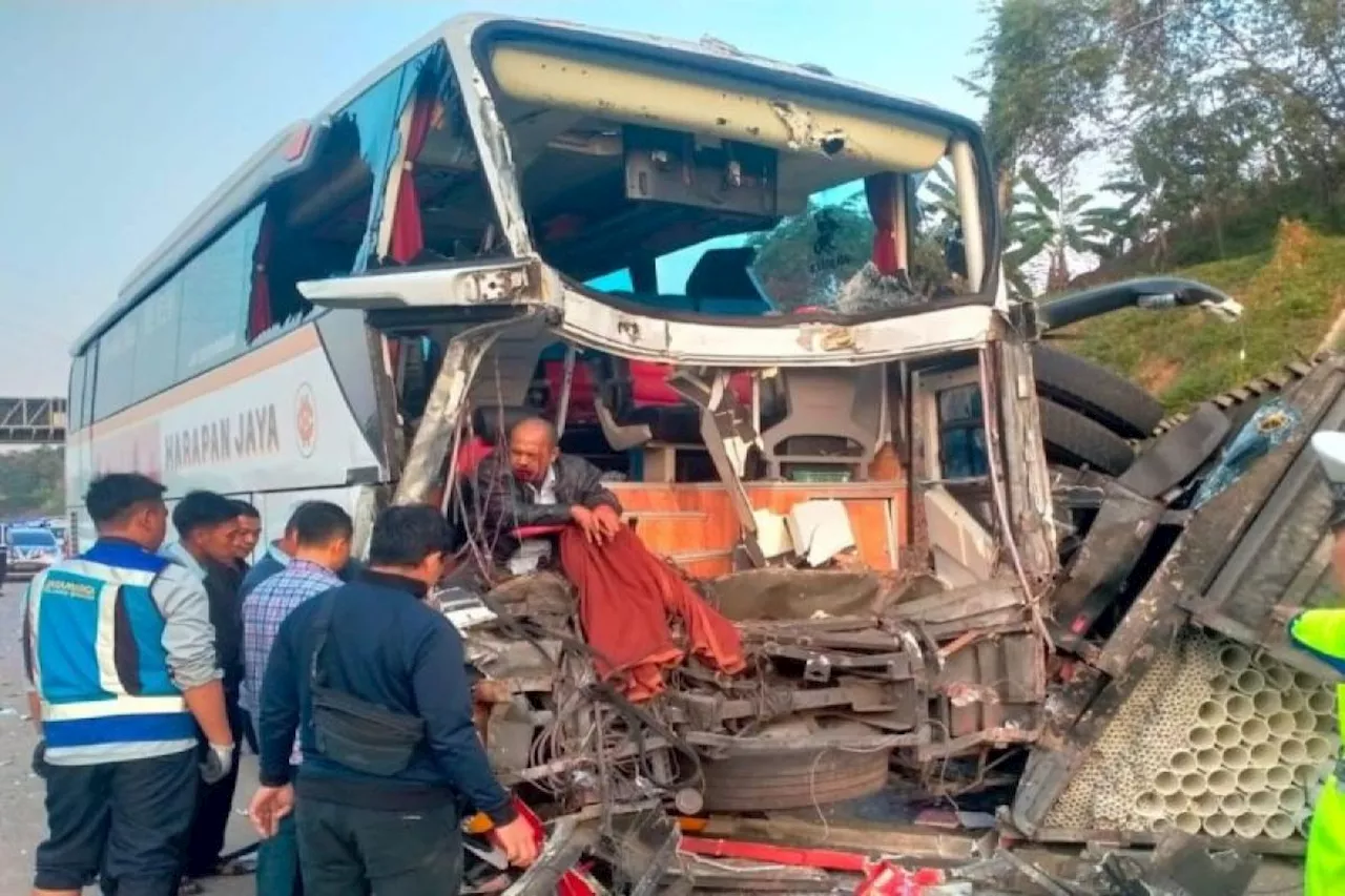 Kecelakaan Bus Harapan Jaya di Tol Batang mengakibatkan Satu Luka Berat dan Lima Luka Ringan