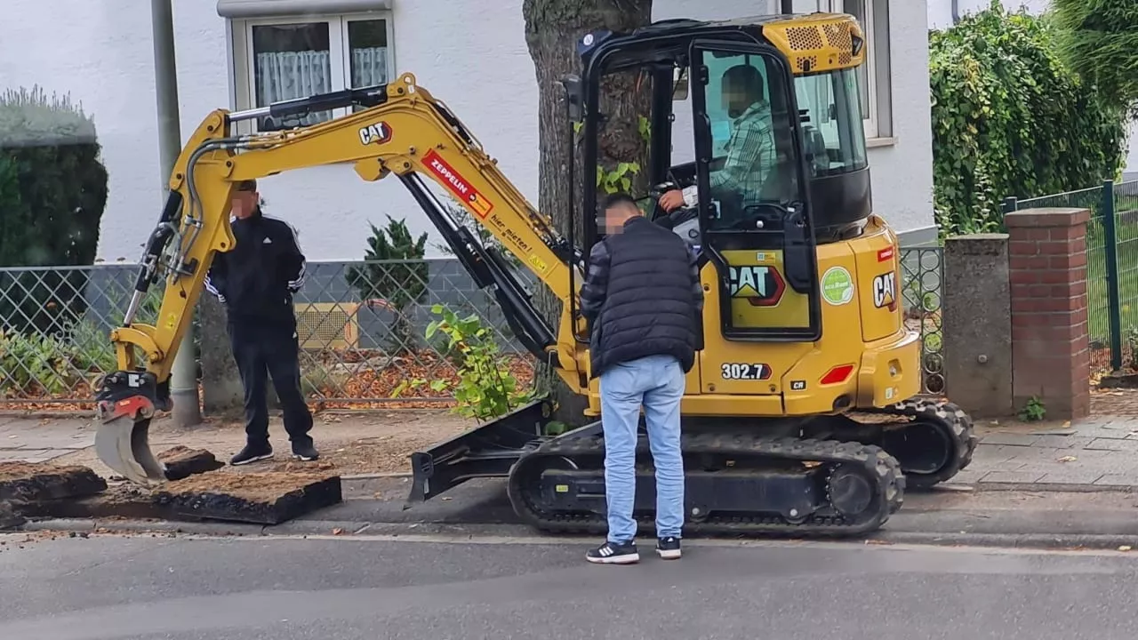 Bauarbeiter reißen fertige Straße wieder auf – Wegen Streit mit Chef