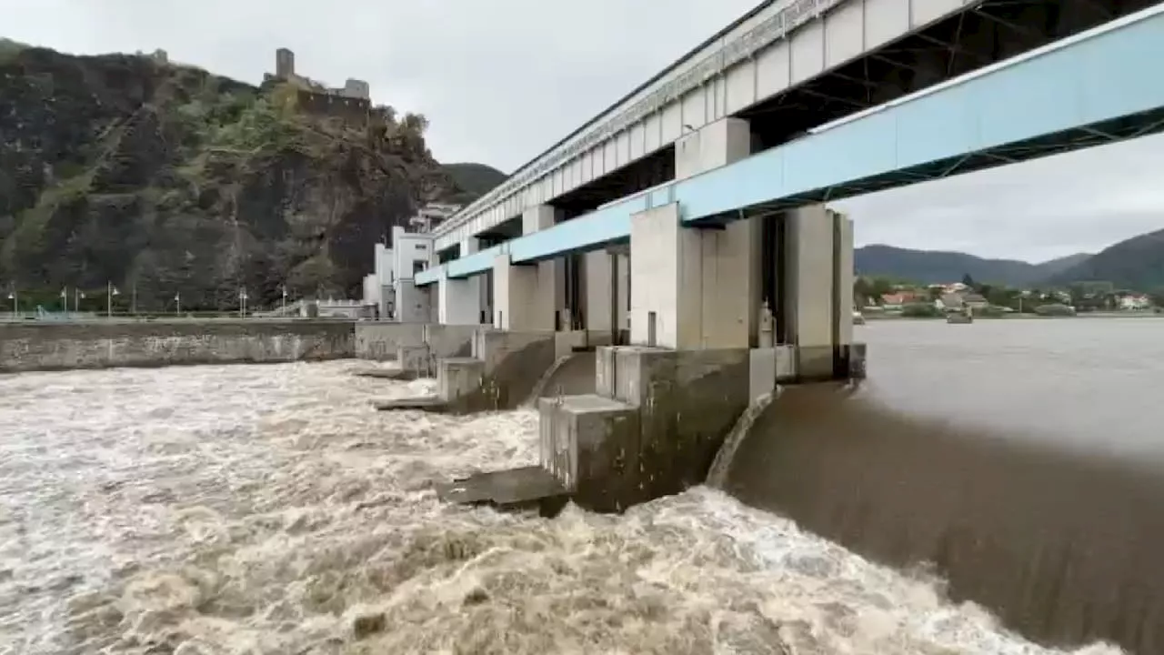 Elbe-Hochwasser rollt aus Tschechien auf Dresden zu