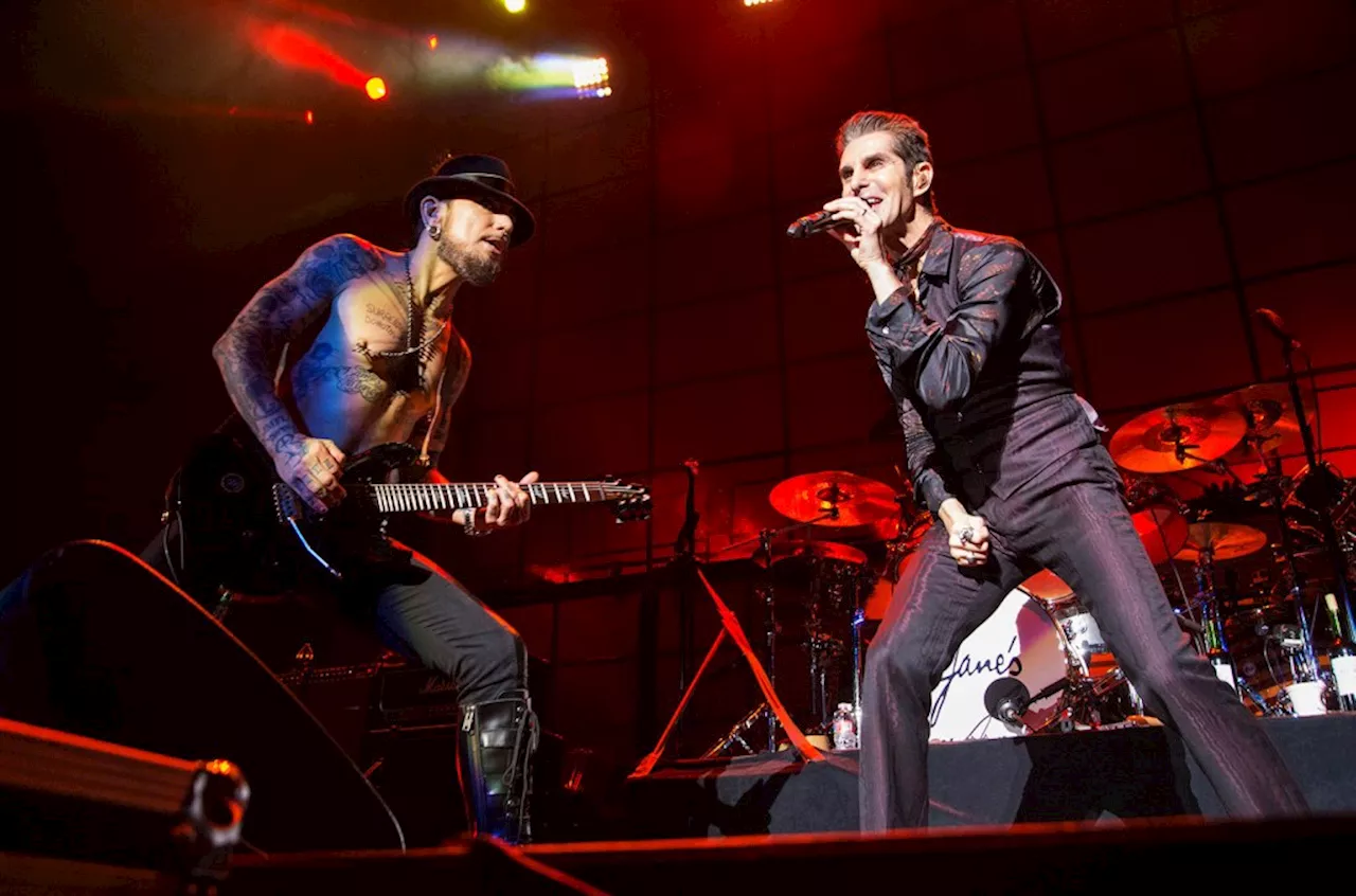 Jane’s Addiction’s Perry Farrell Throws Punch at Dave Navarro During Boston Concert