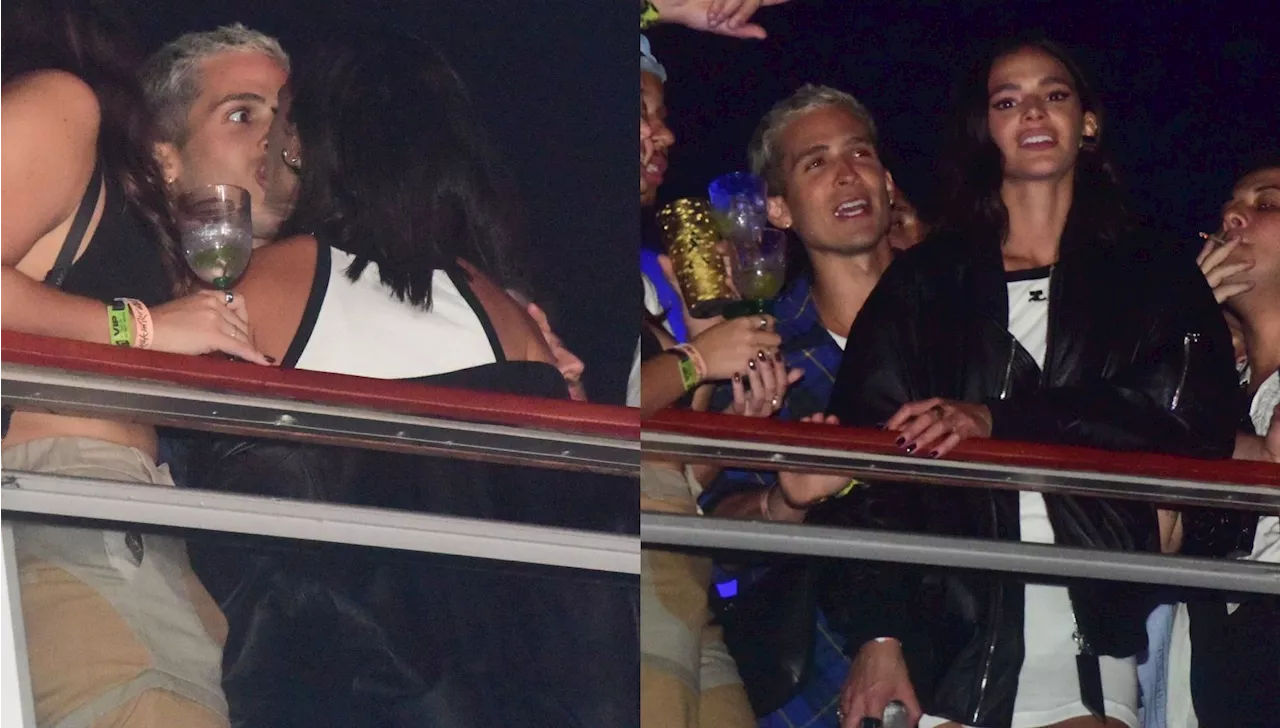 Bruna Marquezine e João Guilherme curtem aos beijos show de Travis Scott