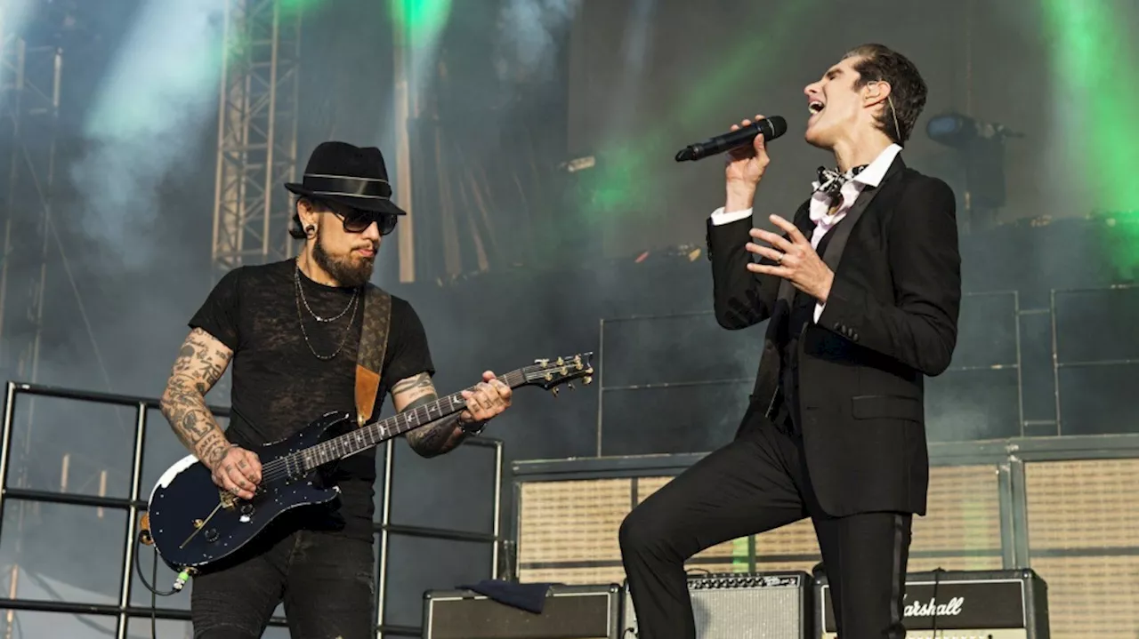 Jane's Addiction concert ends early after Perry Farrell throws punch at Dave Navarro