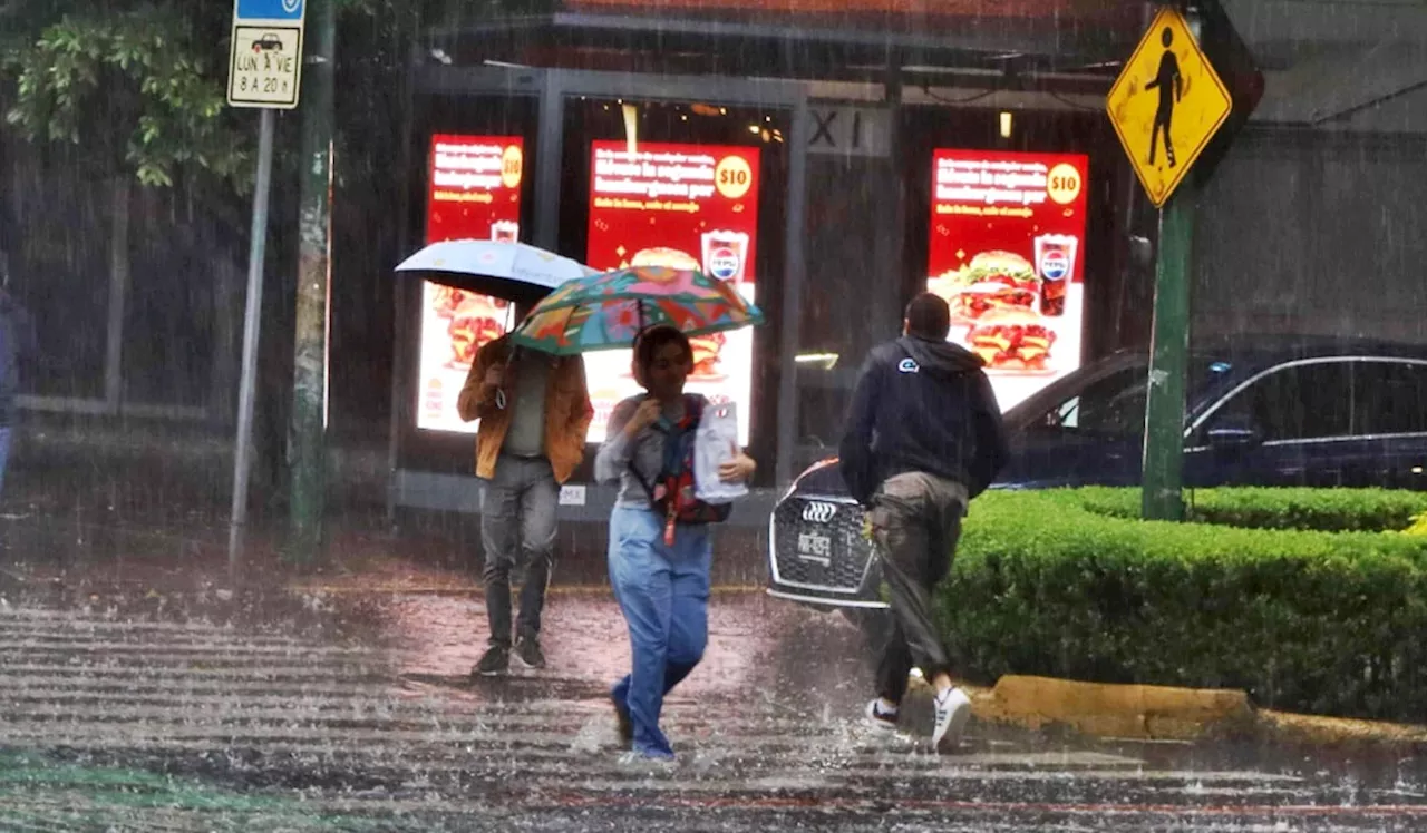 ¡No salgas sin tu paraguas e impermeable! Activan triple alerta por fuertes lluvias en CDMX