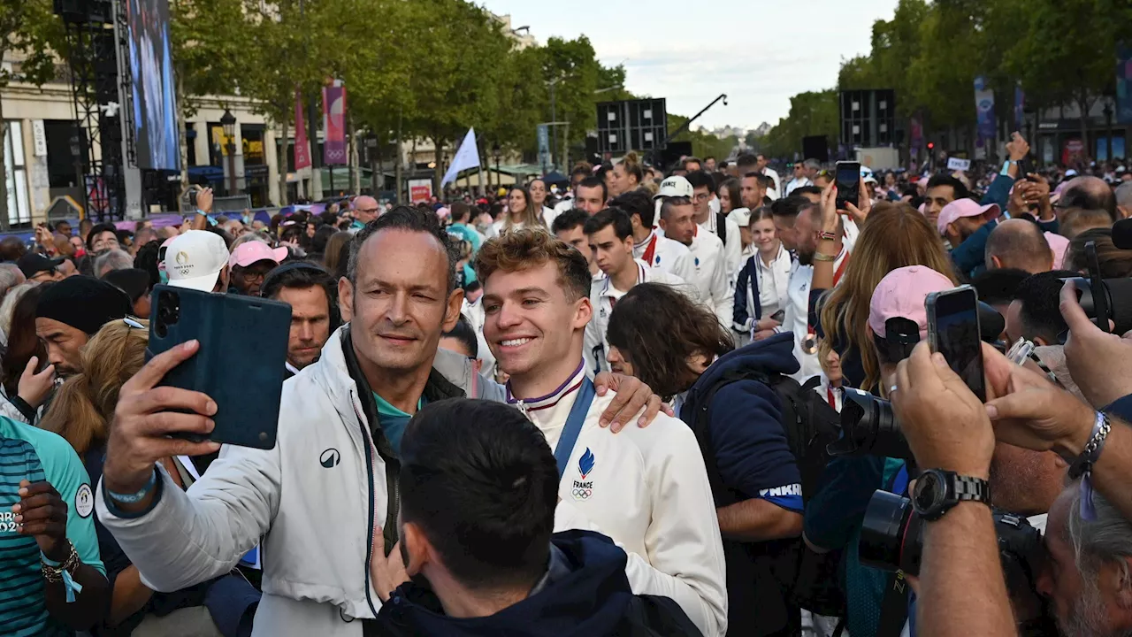 Paris 2024 : Une ultime fête sur les Champs-Elysées pour célébrer l'équipe de France olympique