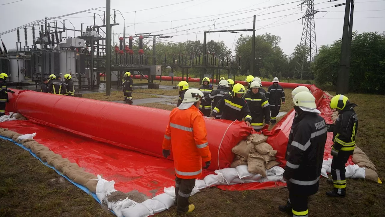 Feuerwehr schützt Umspannwerk in Langenlois vor Hochwasser