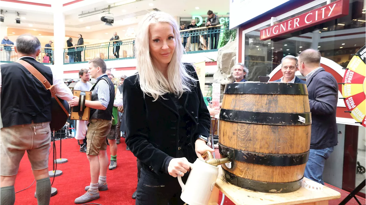 Lugner-City-Oktoberfest - Nach Begräbnis – Erster Auftritt für Simone Lugner