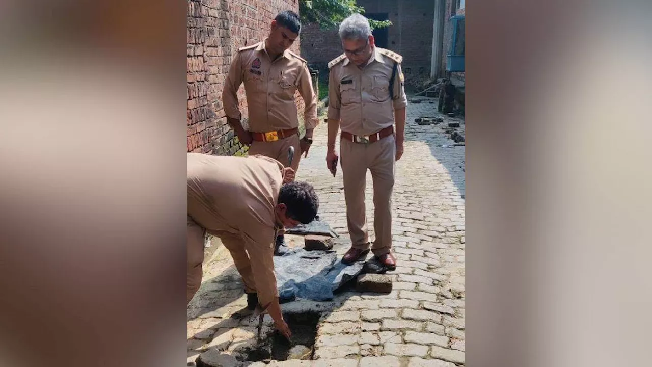 शहर के बीचों-बीच चल रहा था काला धंधा, छापेमारी में पुलिस ने इंटरलॉकिंग खोलकर देखा तो उड़ गए होश