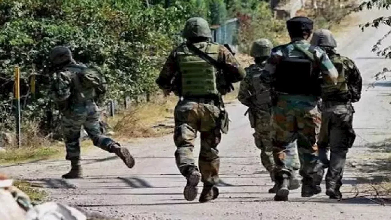 Terror Attack in Baramulla: बारामूला में सुरक्षाबलों ने दो आतंकियों को किया ढेर, मुठभेड़ जारी