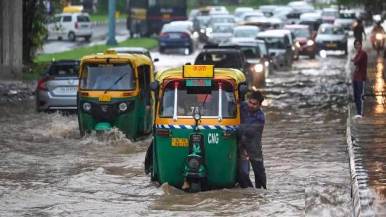 Weather: बंगाल से उत्तराखंड तक लगातार बारिश का अलर्ट, यूपी में खतरे के निशान से ऊपर बह रहीं नदियां; जानें ताजा हालात