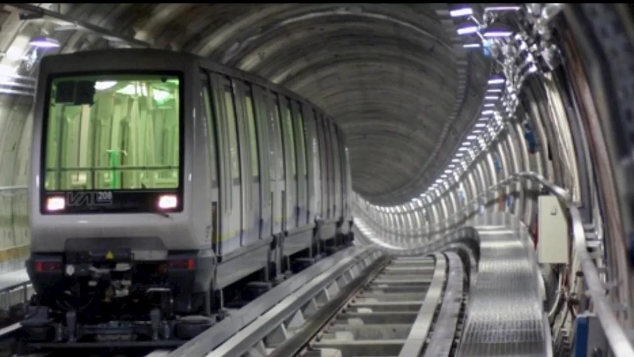 Nuovo stop per la metro a Torino: ferma per un problema alle porte in una stazione