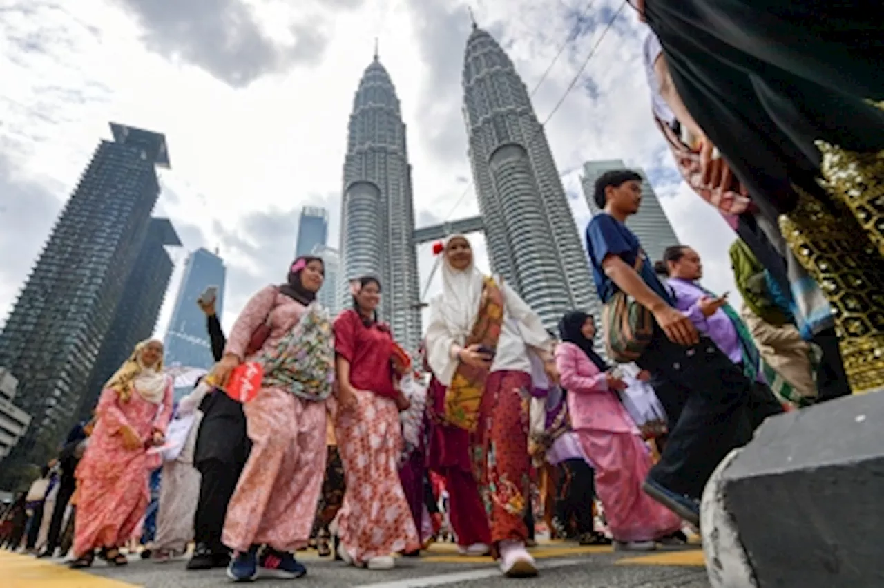 Keretapi Sarong 2024: Malaysia Celebrates Cultural Tapestry with Global Reach