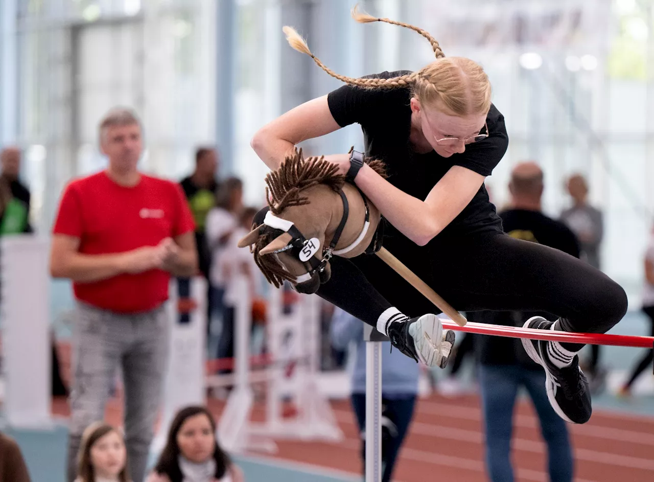 Hobby Horsing: Erste Deutsche Meisterschaften in Frankfurt