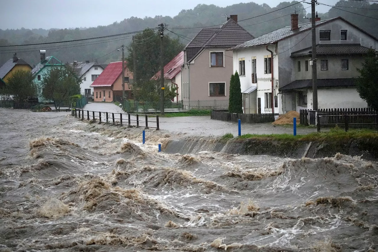 Hochwasser in Mitteleuropa - erste Evakuierungen