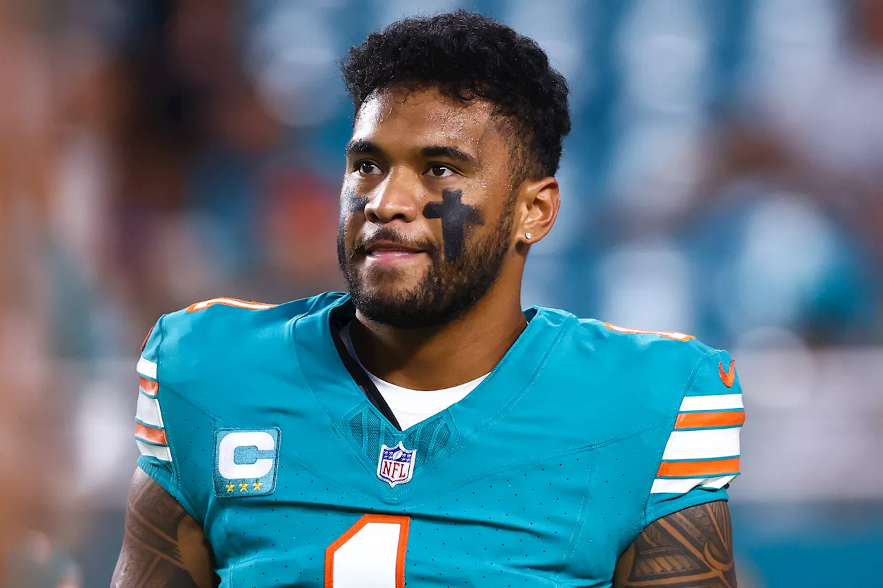 Dolphins Coach McDaniel Again Shows Emotion After Tagovailoa Concussion