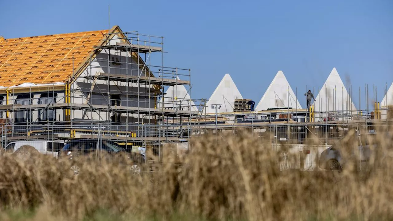 Ook dit kabinet wil 100.000 woningen erbij, waarom is dat zo moeilijk?