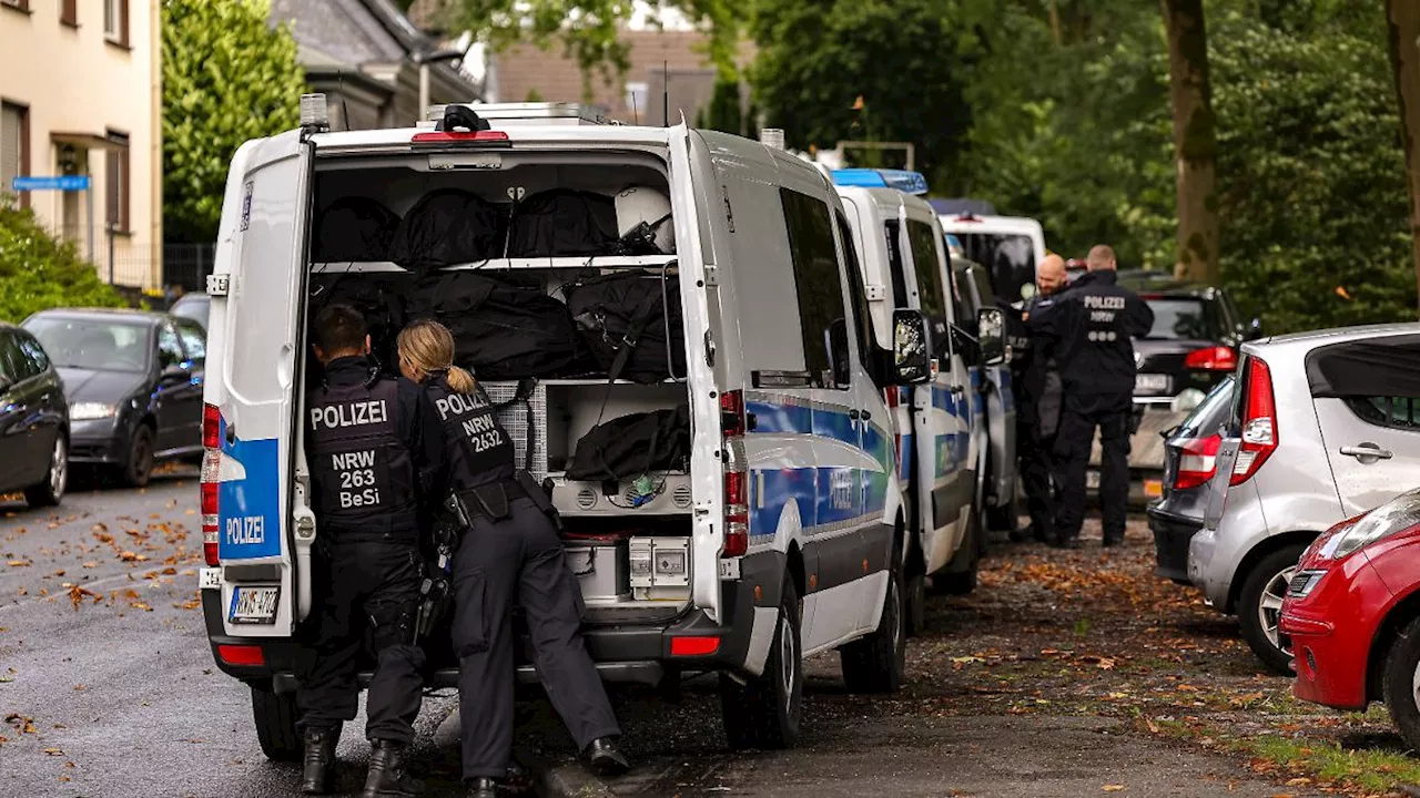 Polizei fahndet öffentlich nach Smartphone und Armbanduhr aus Solingen