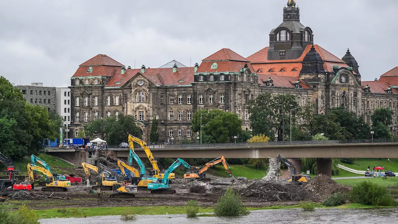 'Wir fahren hier auf Sicht': Räumarbeiten in Dresden sind ein Wettlauf gegen die Zeit