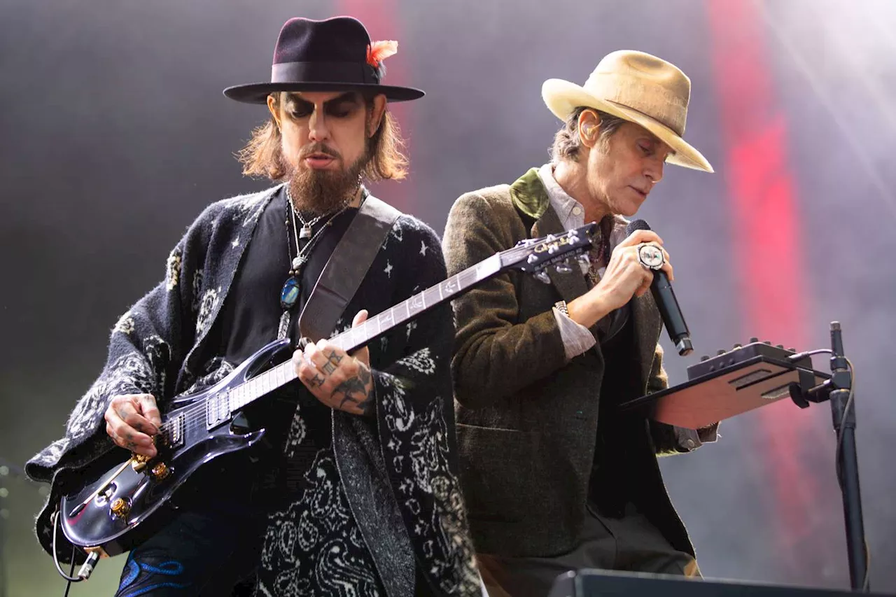 Perry Farrell Throws Punch at Dave Navarro During Chaotic Jane’s Addiction Concert, Forced Offstage