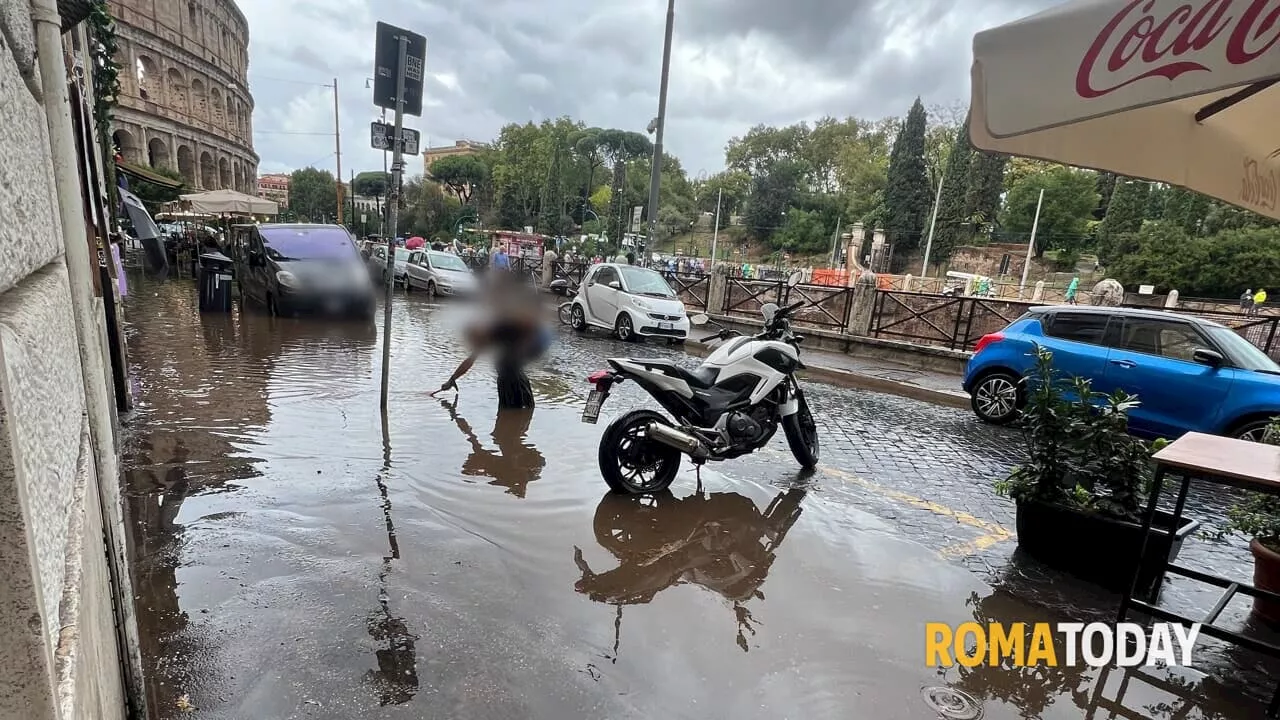 Temporale a Roma: allagamenti e alberi caduti, strade chiuse e disagi in tutta la città