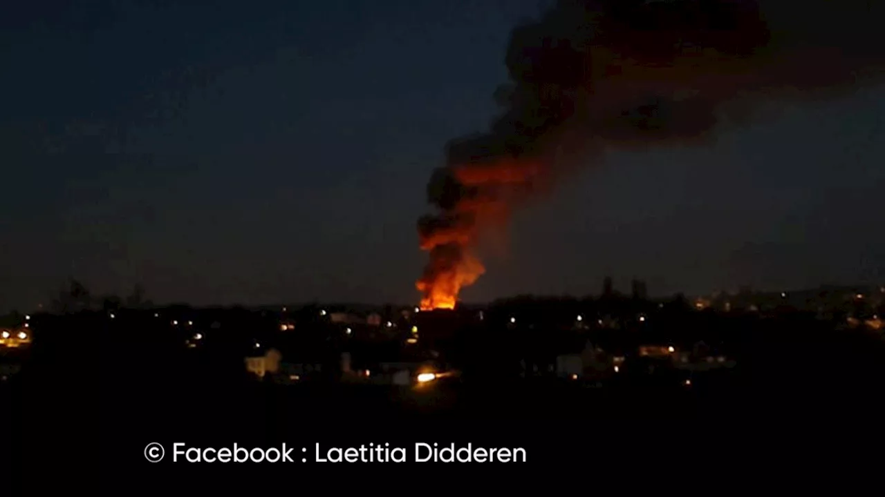 Important incendie dans un hangar à Welkenraedt