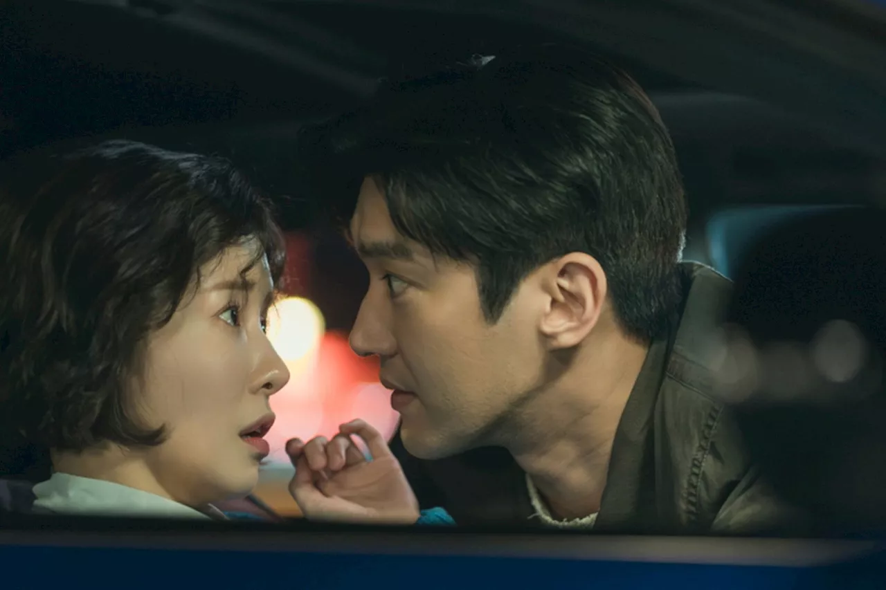 Jung In Sun And Choi Siwon Share Lovey-Dovey Moments During Car Date In “DNA Lover”